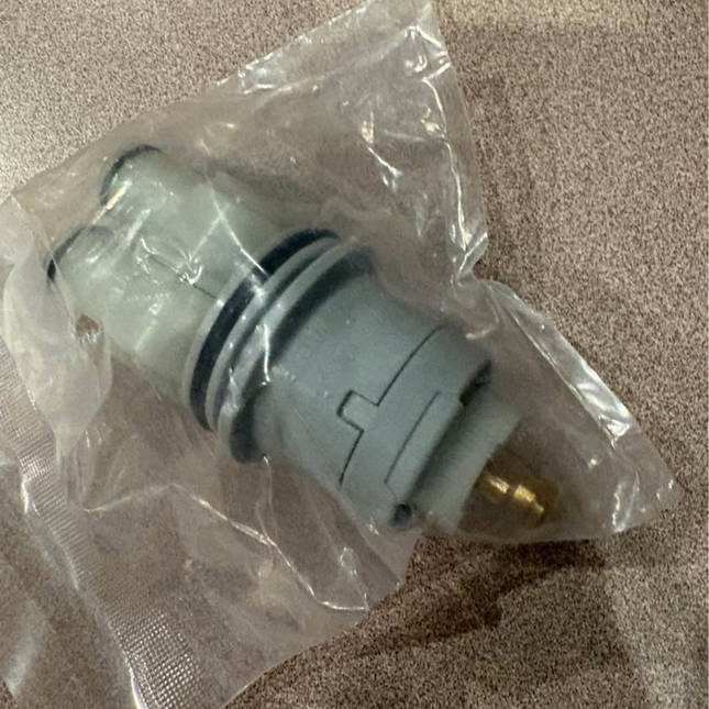 Delta shower valve cartridge for a tub