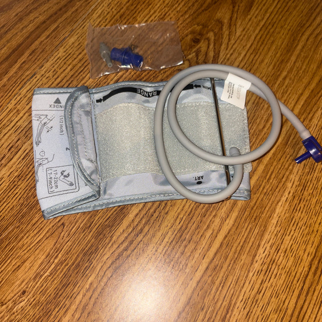 Small manual blood pressure cuff
