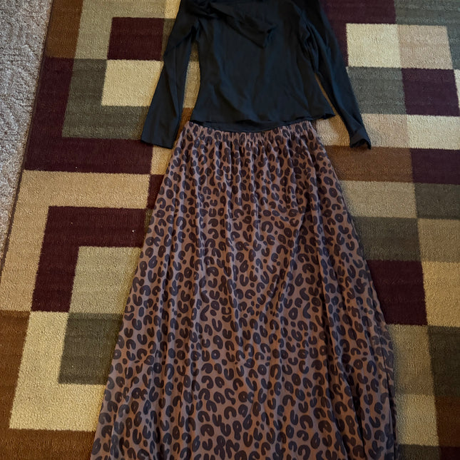 Two pieces, top and skirt