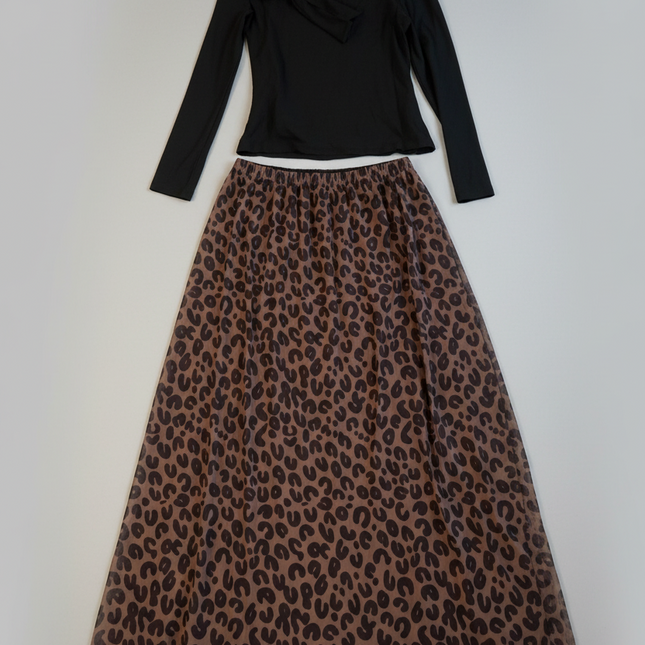 Two pieces, top and skirt