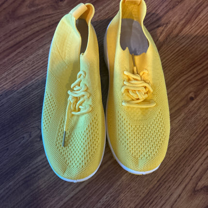 Ladies, tennis shoes