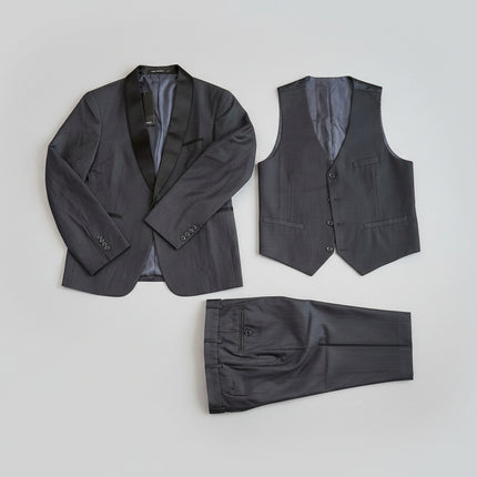 Mage Male Men’s suit with jacket, vest, and dress pants